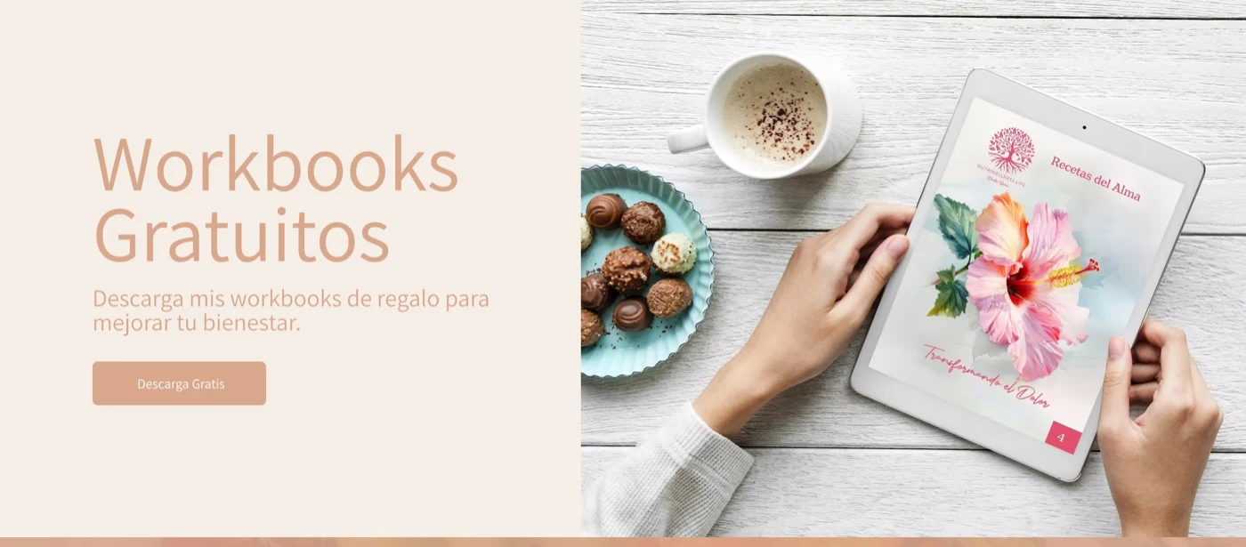 Sección Workbooks Gratuitos de Nutriwellness con una fotografía de un cuaderno ilustrado con flores